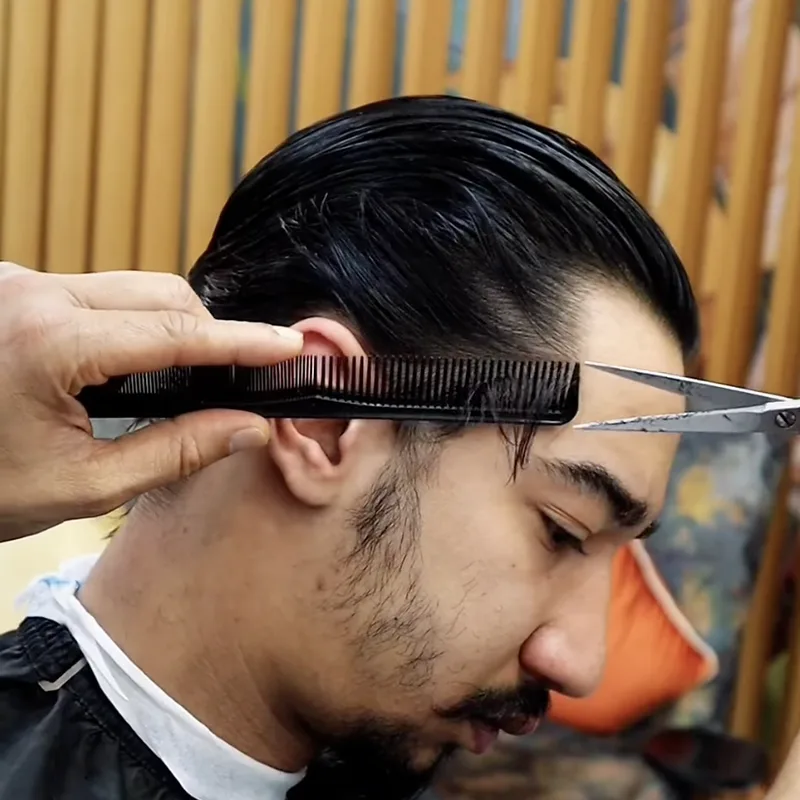 Coupe et coiffage aux ciseaux